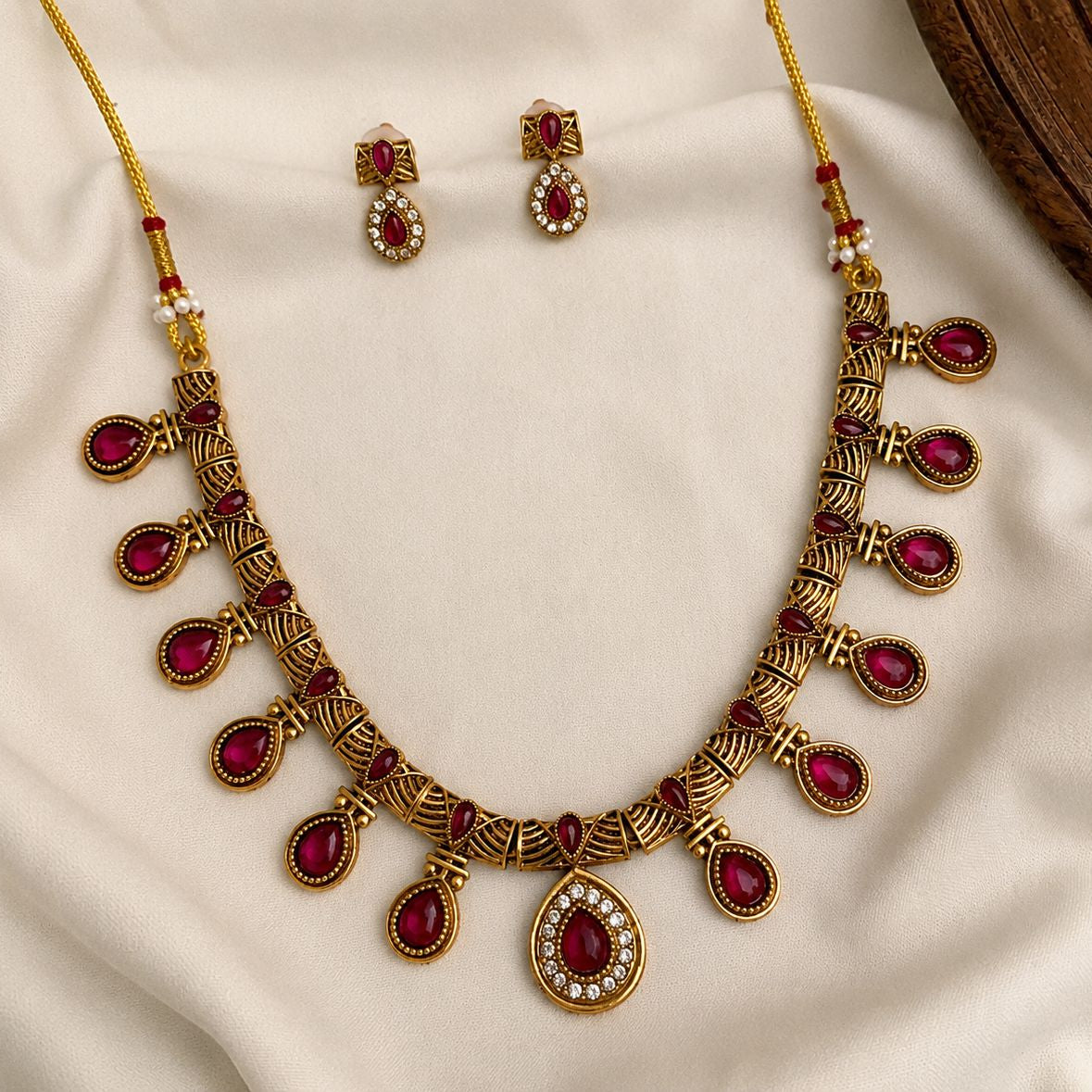 Avantika Antique Mango Crimson NC