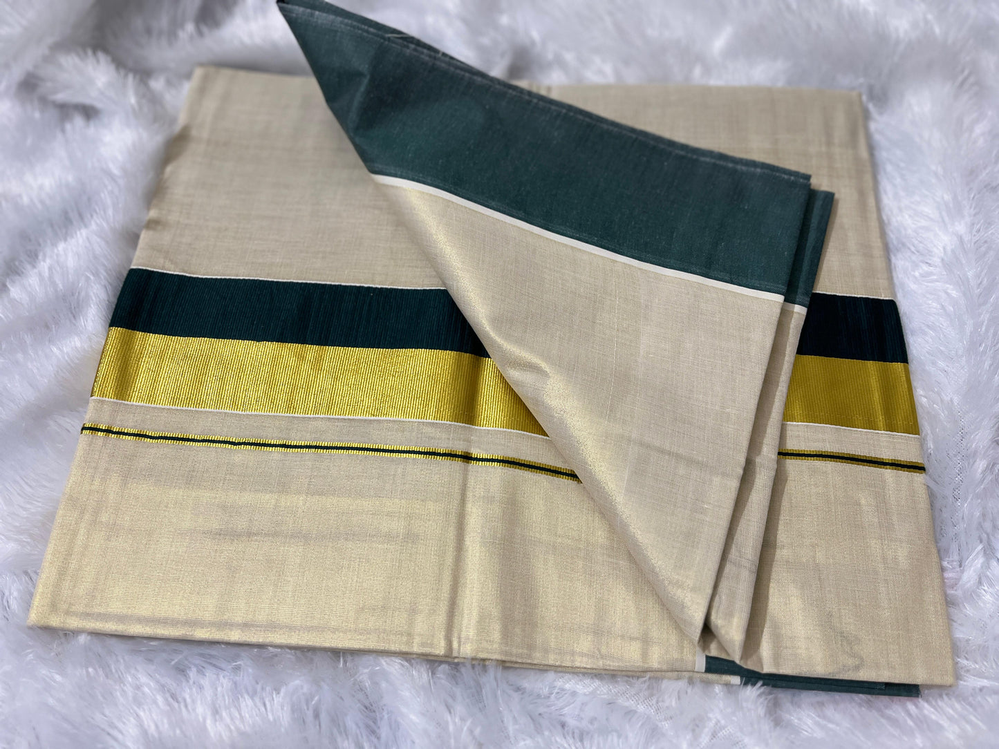 Vashya Mohini – Tissue Kerala Saree (Green & Kasavu Border)
