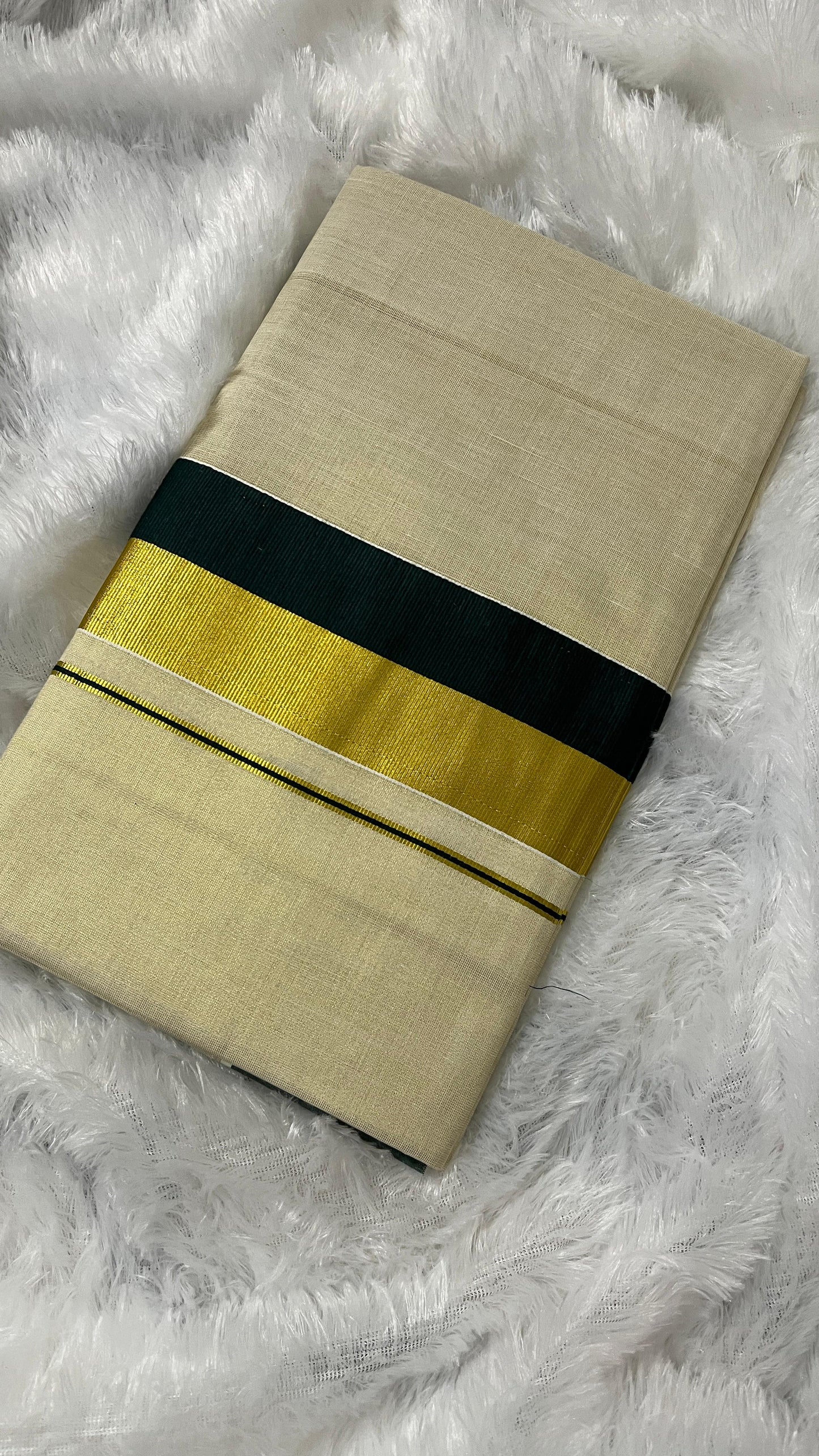 Vashya Mohini – Tissue Kerala Saree (Green & Kasavu Border)