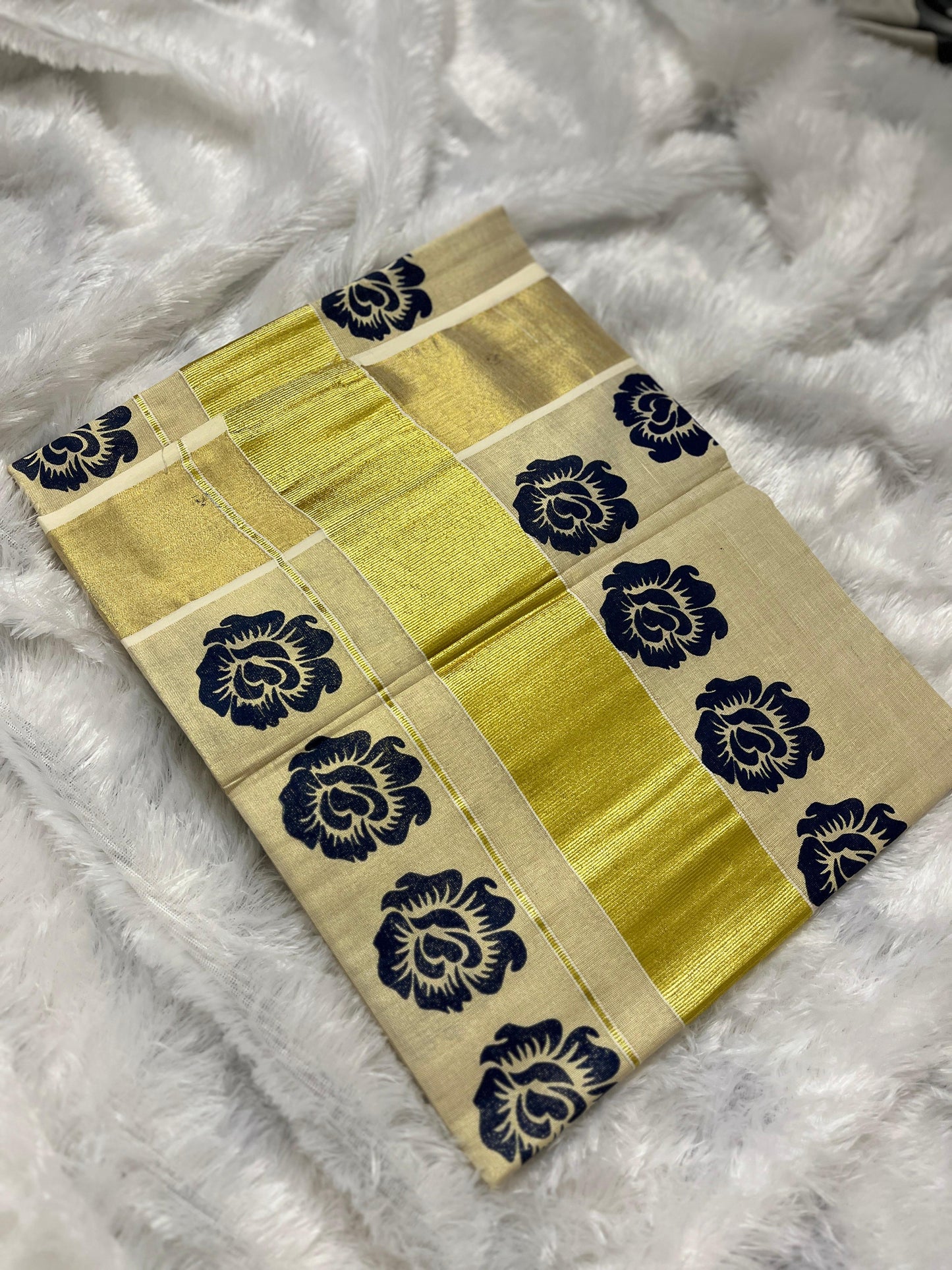 Neelathaamara – Blue Lotus Kasavu Saree