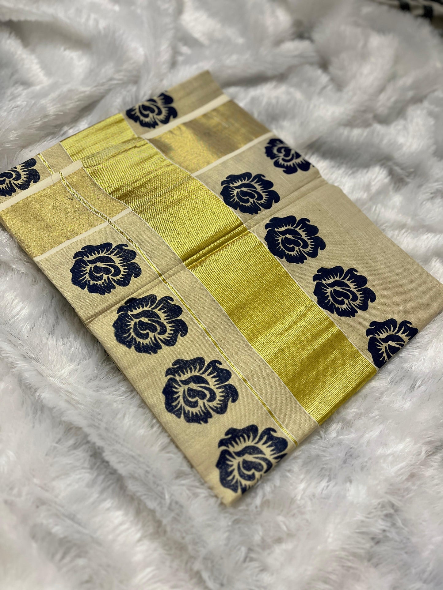 Neelathaamara – Blue Lotus Kasavu Saree