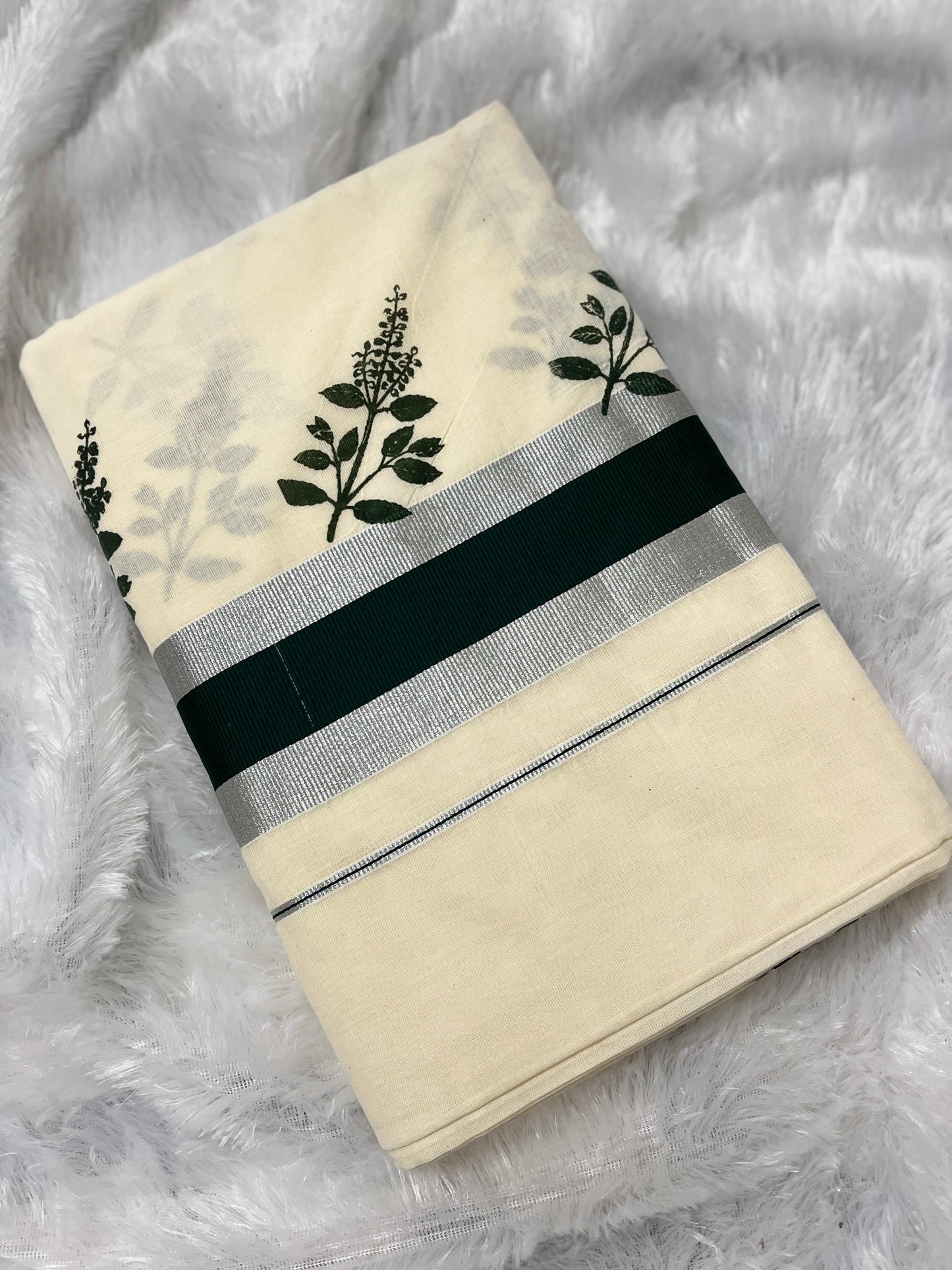 Thulasi Kathir – Green Silver Border Saree