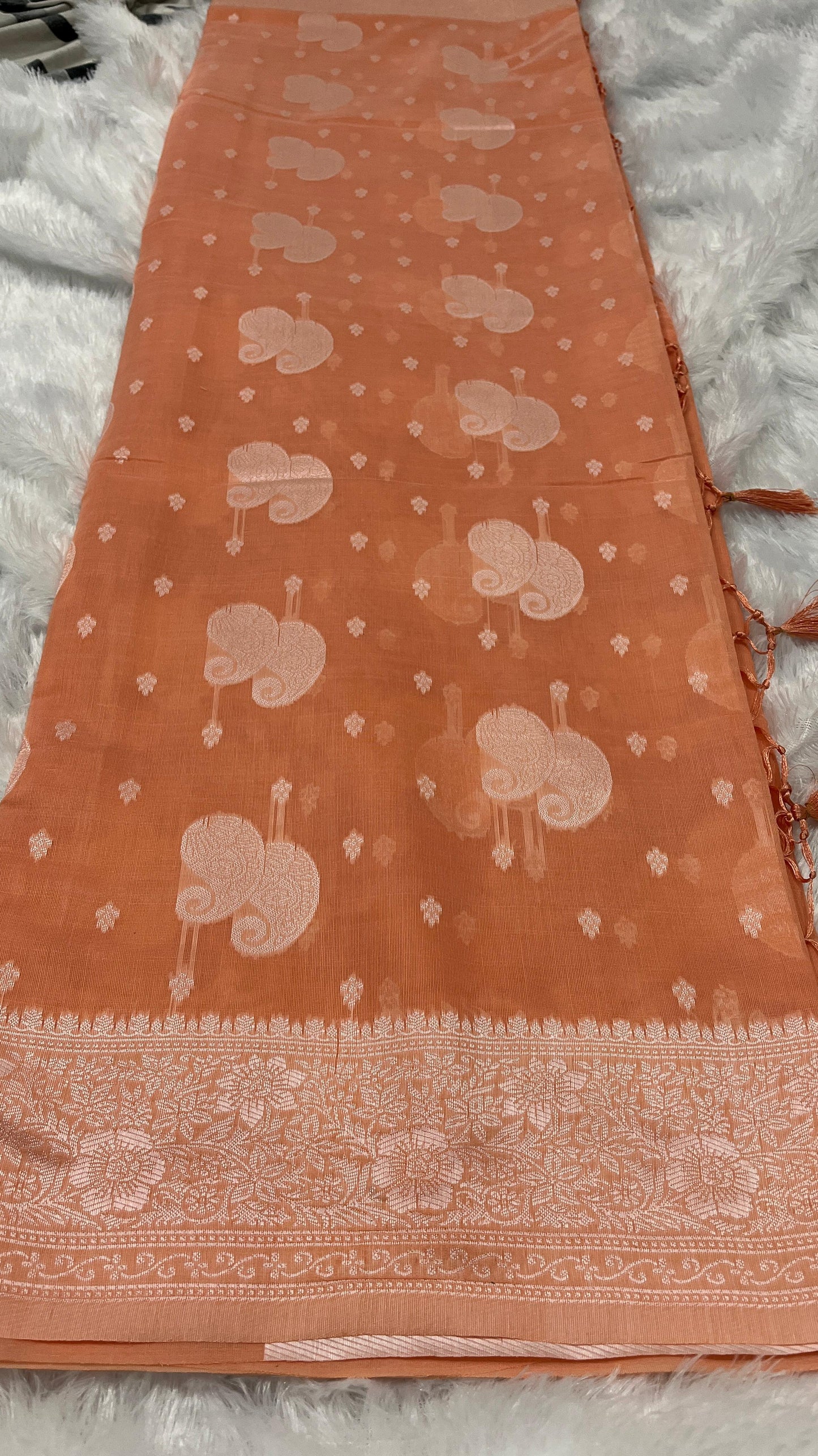 Kunkuma Thuni – Pastel Orange Handloom Saree