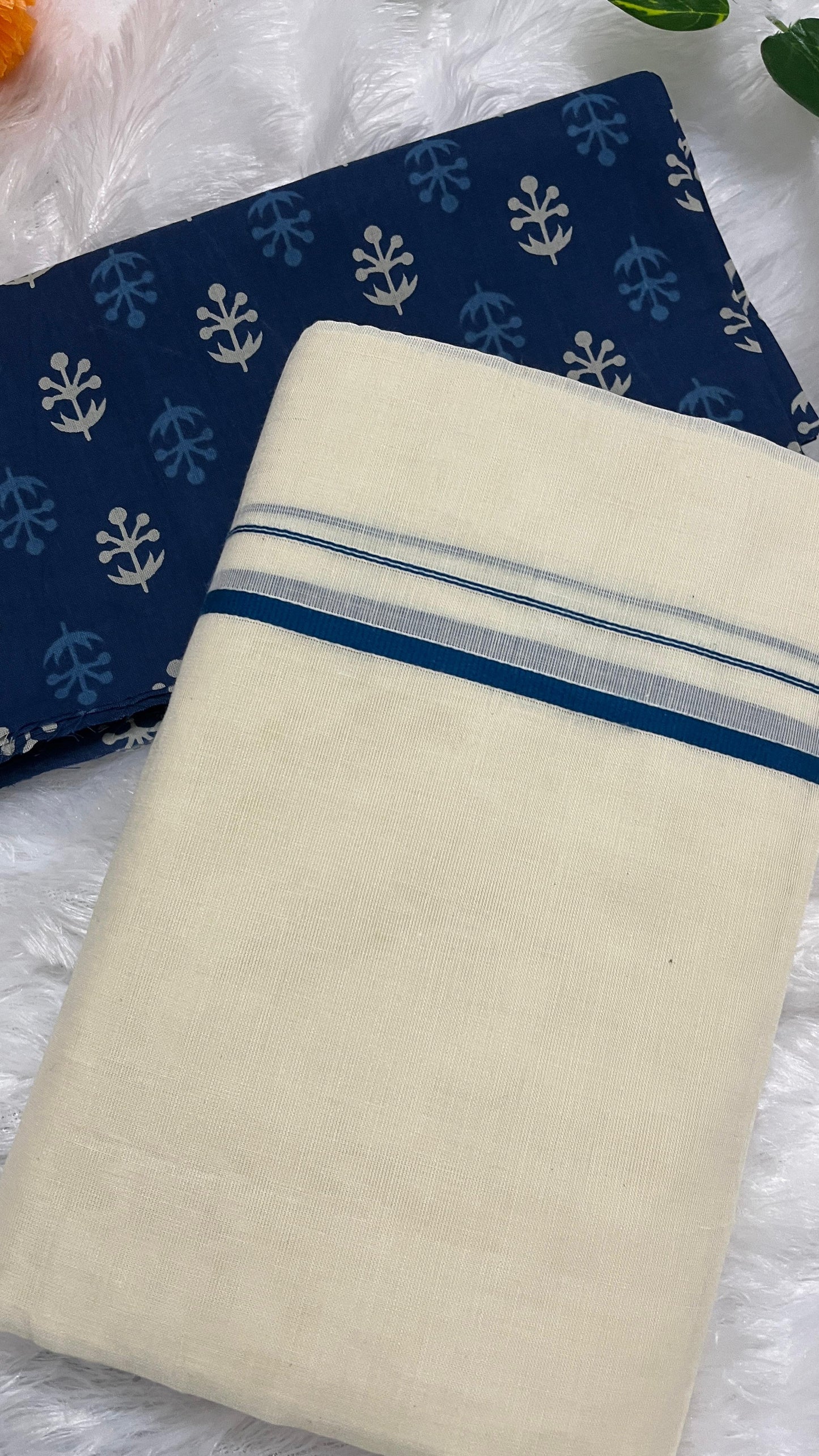 Puliyilakara – Kerala Set Mundu with Blue Border & Blouse