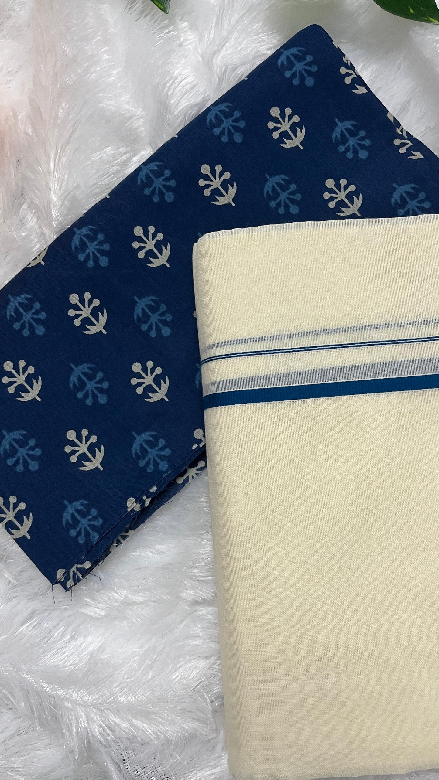 Puliyilakara – Kerala Set Mundu with Blue Border & Blouse