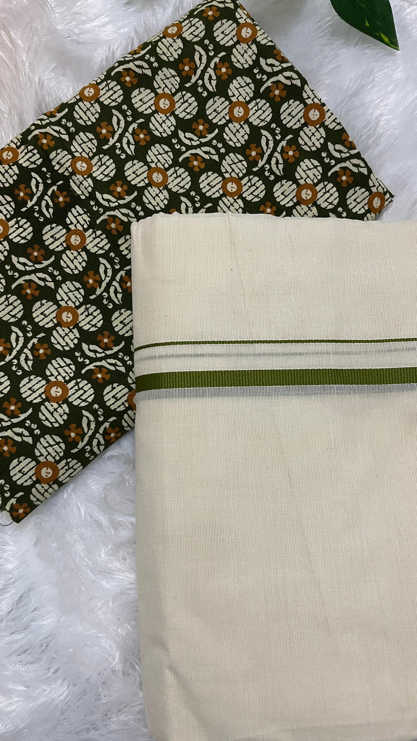 Puliyilakara – Kerala Set Mundu with Light Green Border & Blouse