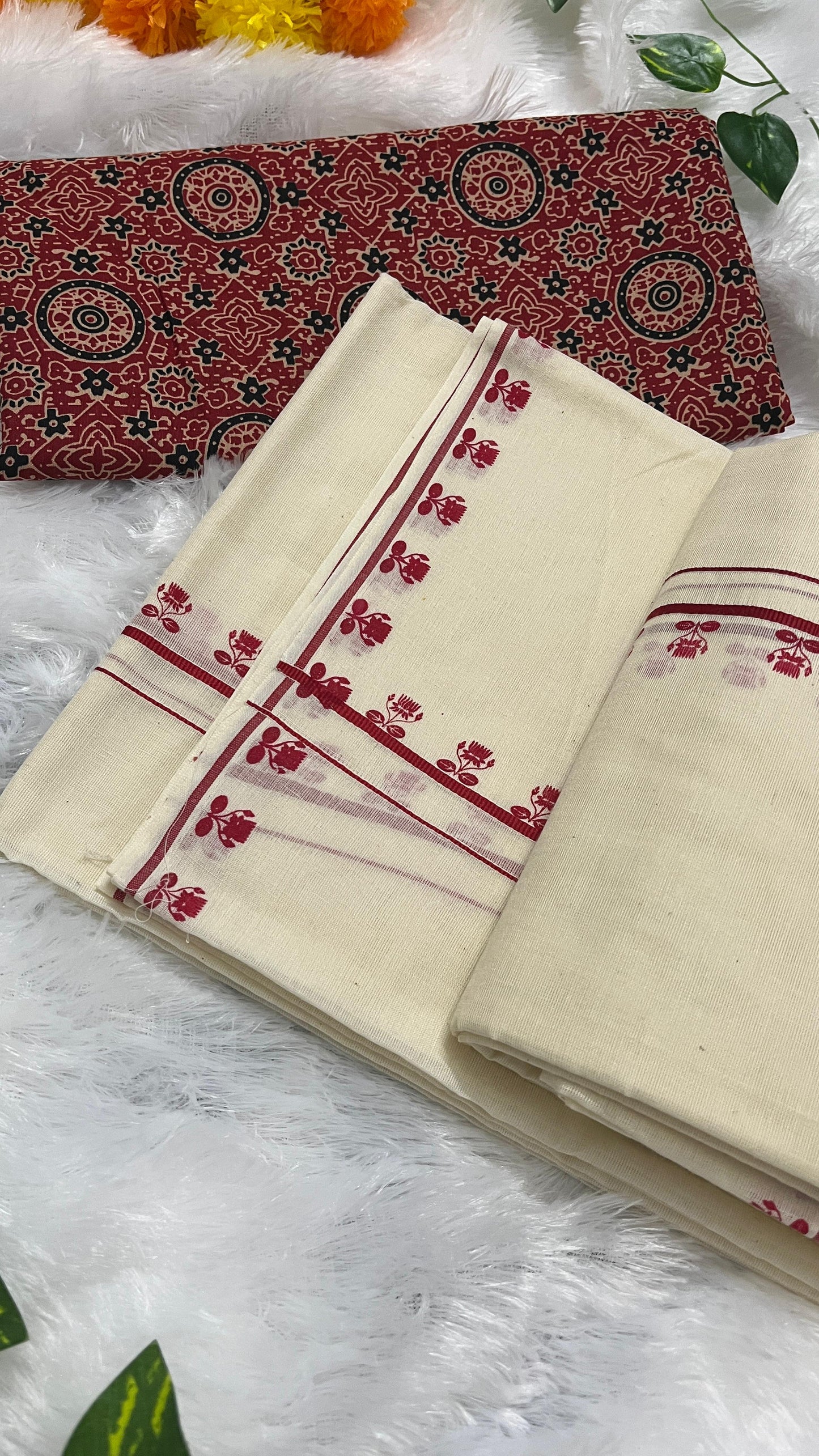 Puliyilakara –  Red Border with Lotus print set mund