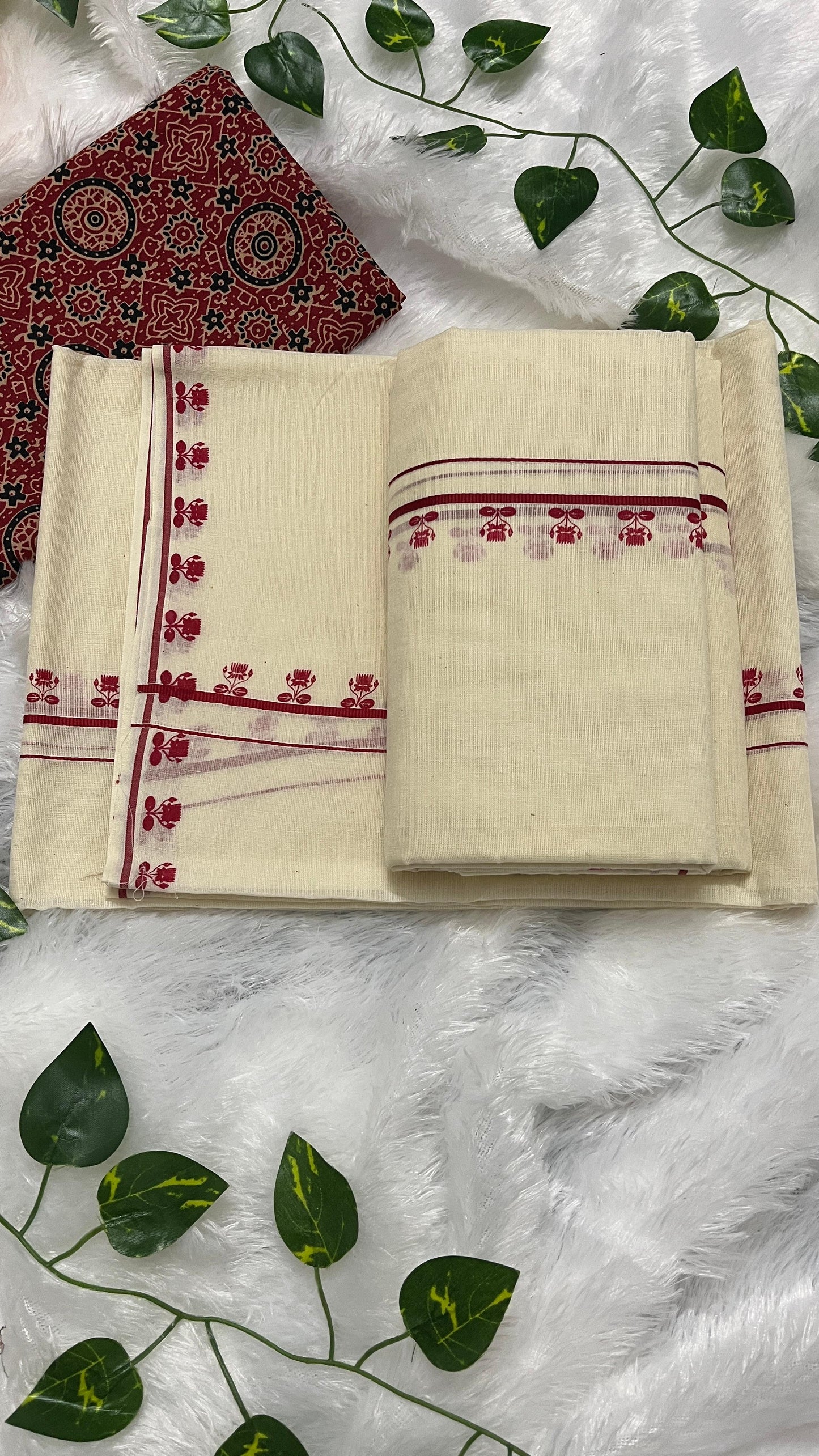 Puliyilakara –  Red Border with Lotus print set mund