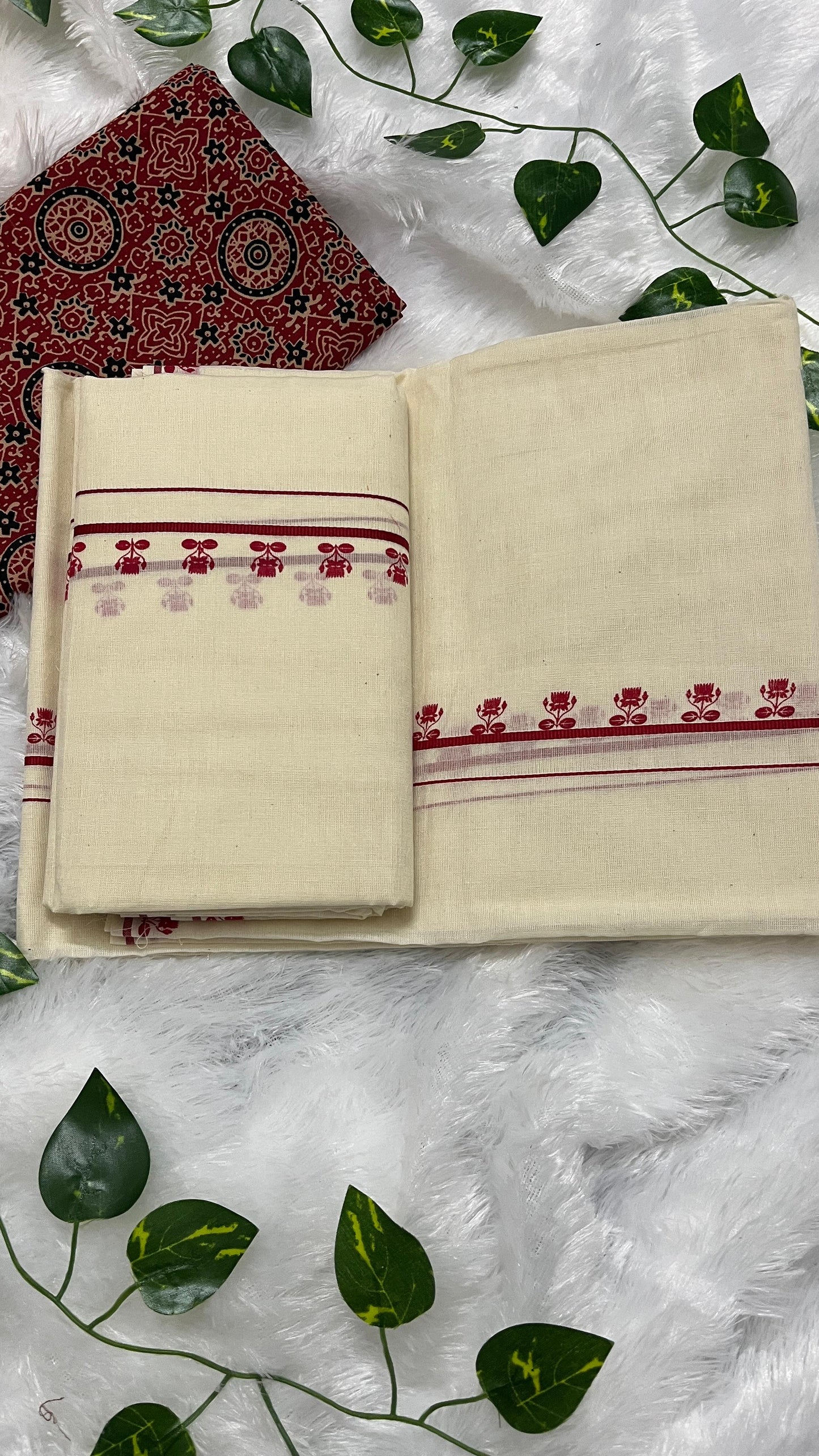 Puliyilakara –  Red Border with Lotus print set mund