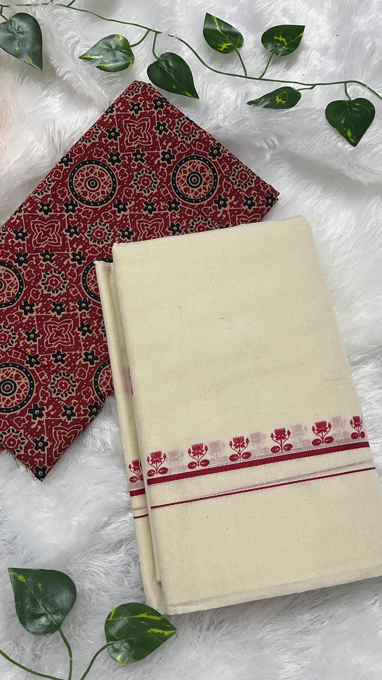 Puliyilakara –  Red Border with Lotus print set mund