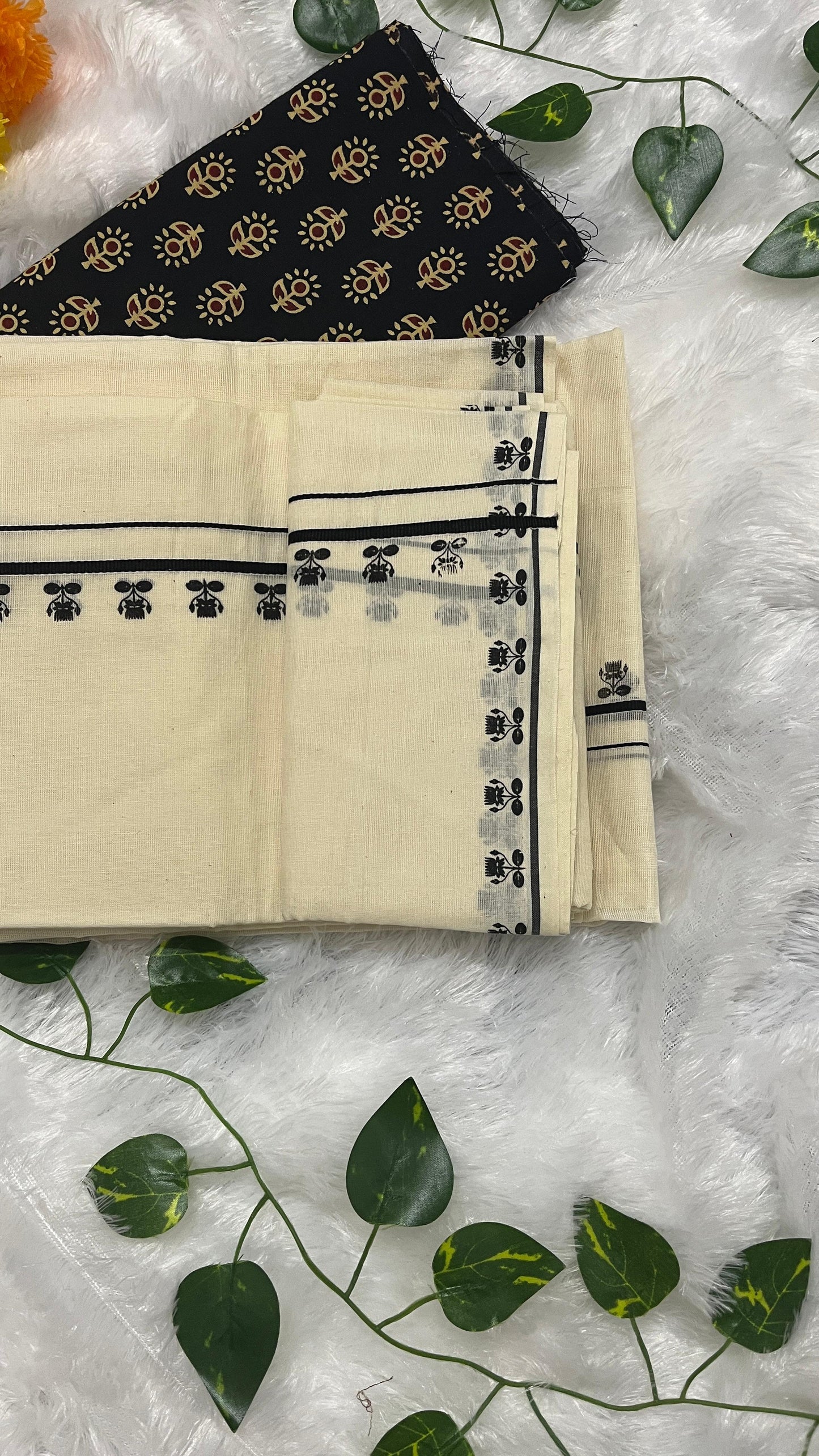 Puliyilakara –  Black Border with Lotus print set mund