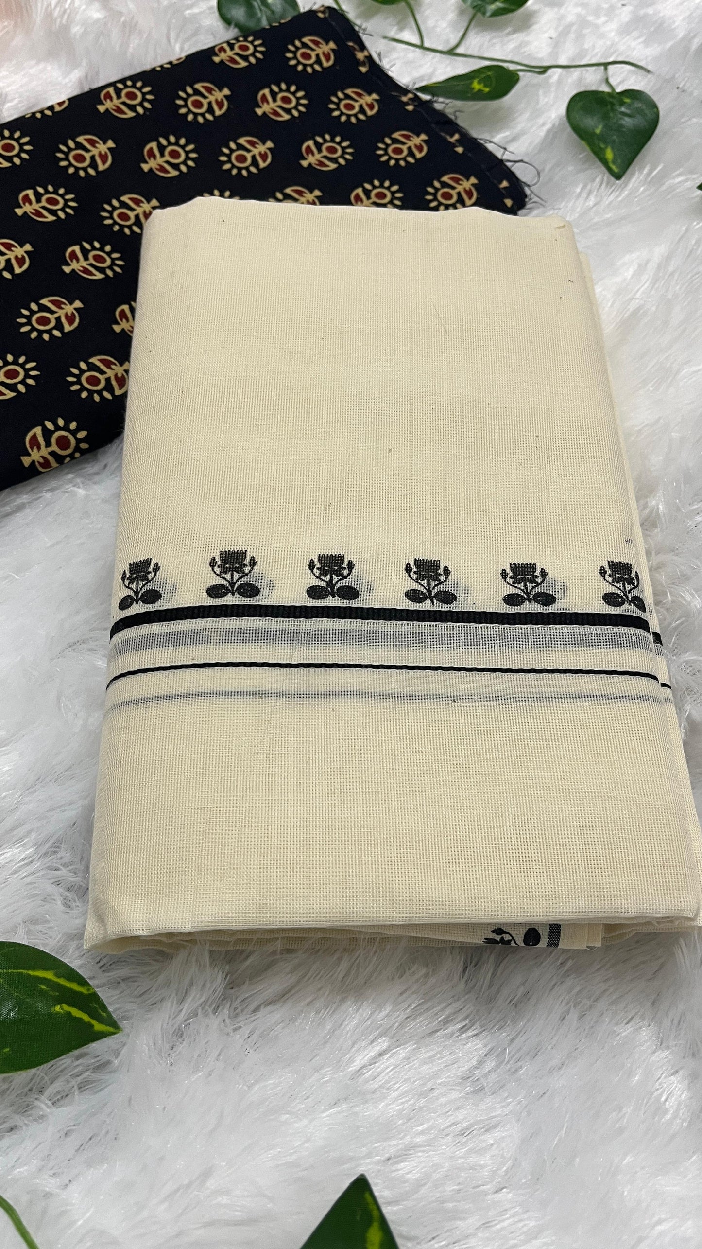 Puliyilakara –  Black Border with Lotus print set mund