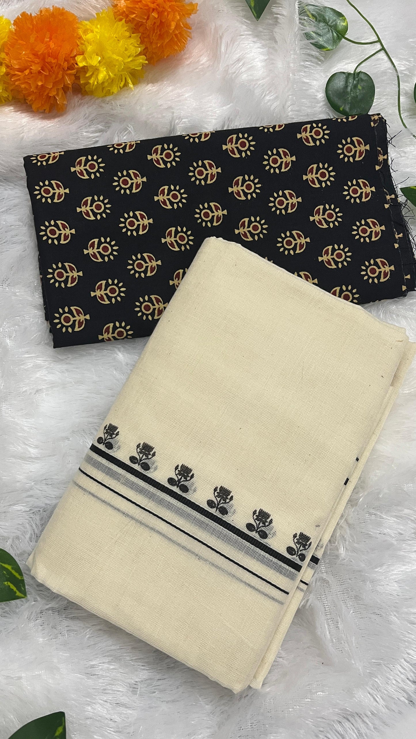 Puliyilakara –  Black Border with Lotus print set mund