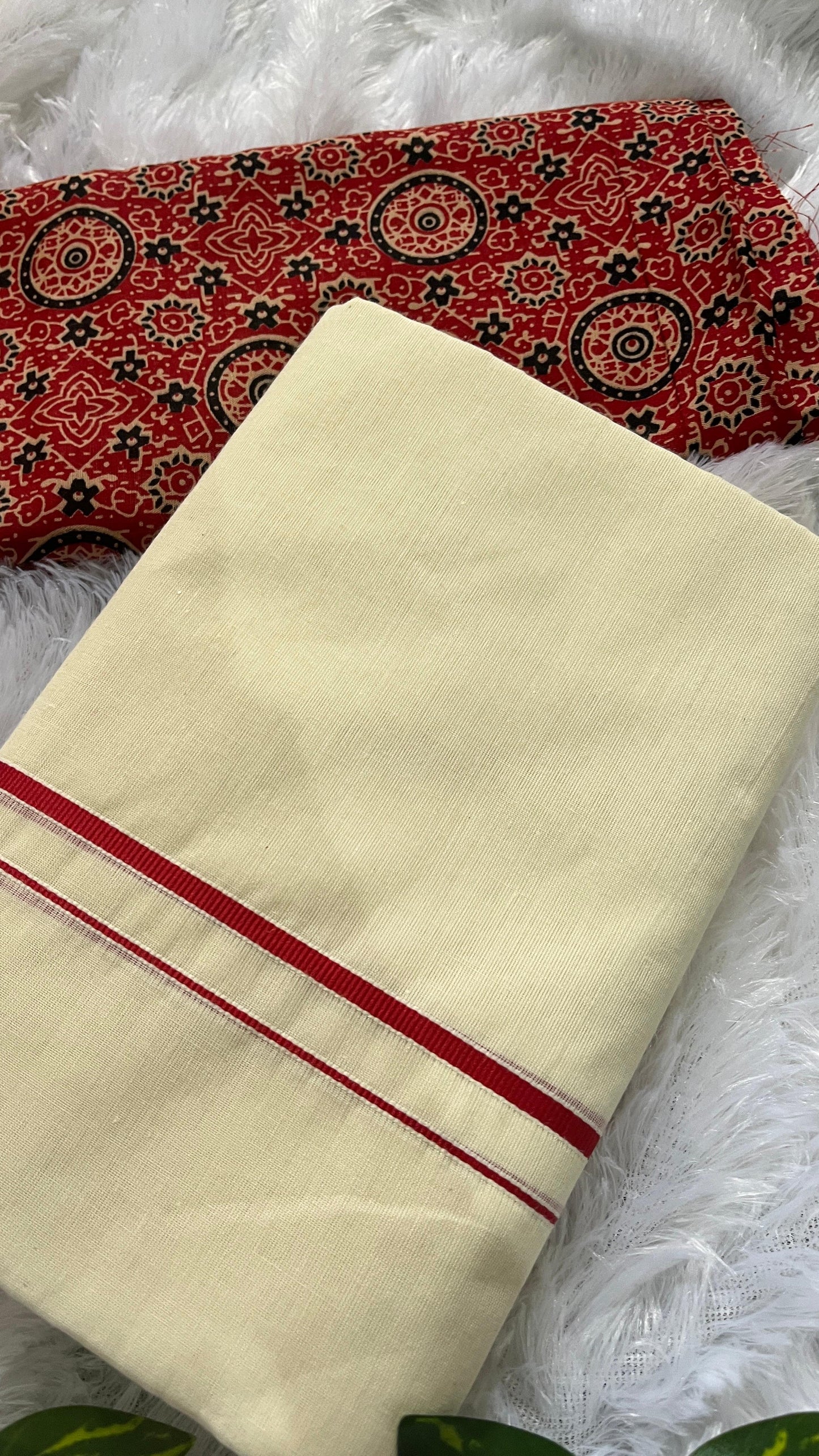Puliyilakara Kerala Set Mundu Red Border with blouse