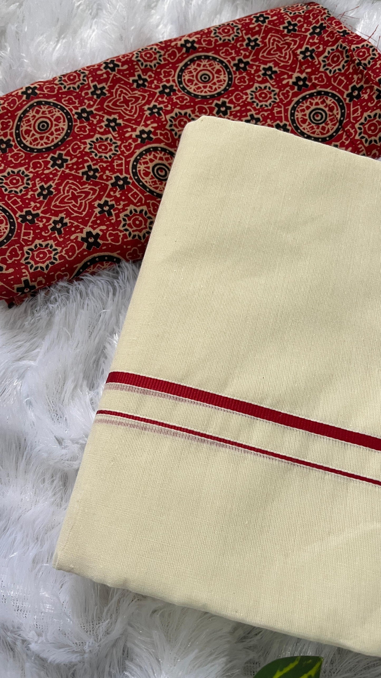 Puliyilakara Kerala Set Mundu Red Border with blouse