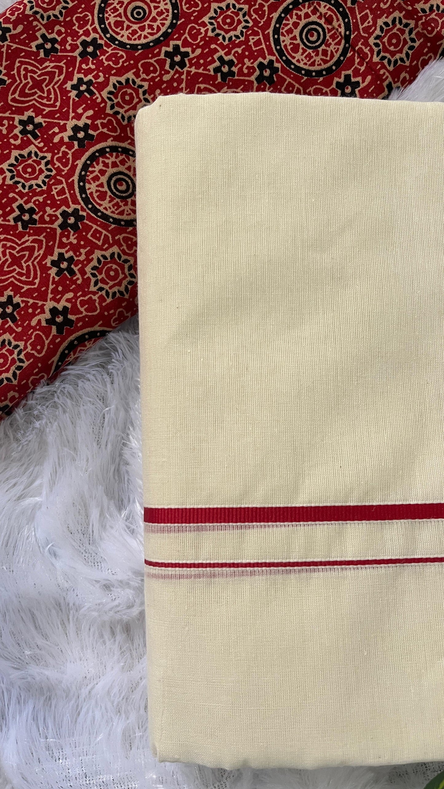 Puliyilakara Kerala Set Mundu Red Border with blouse