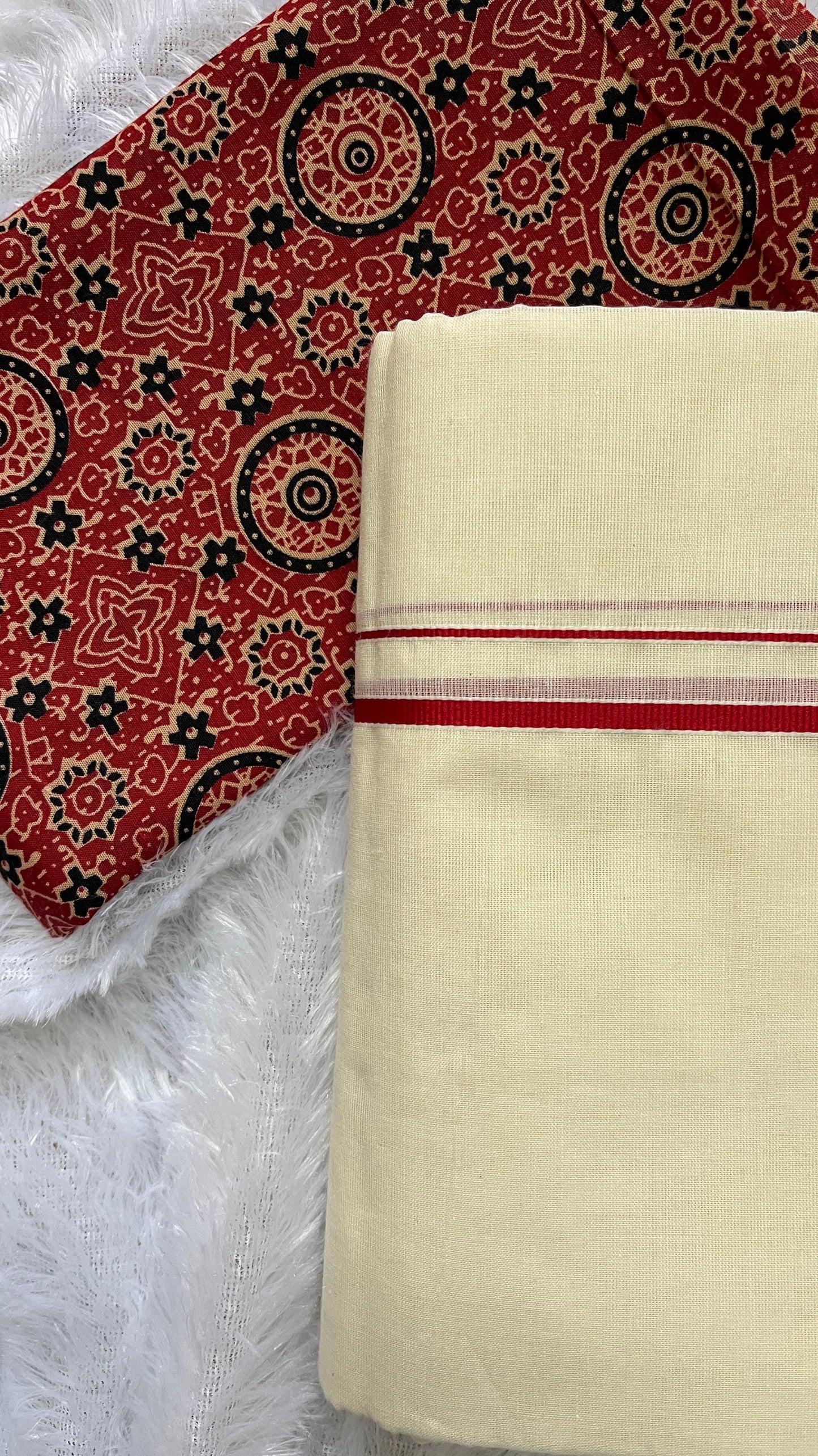 Puliyilakara Kerala Set Mundu Red Border with blouse