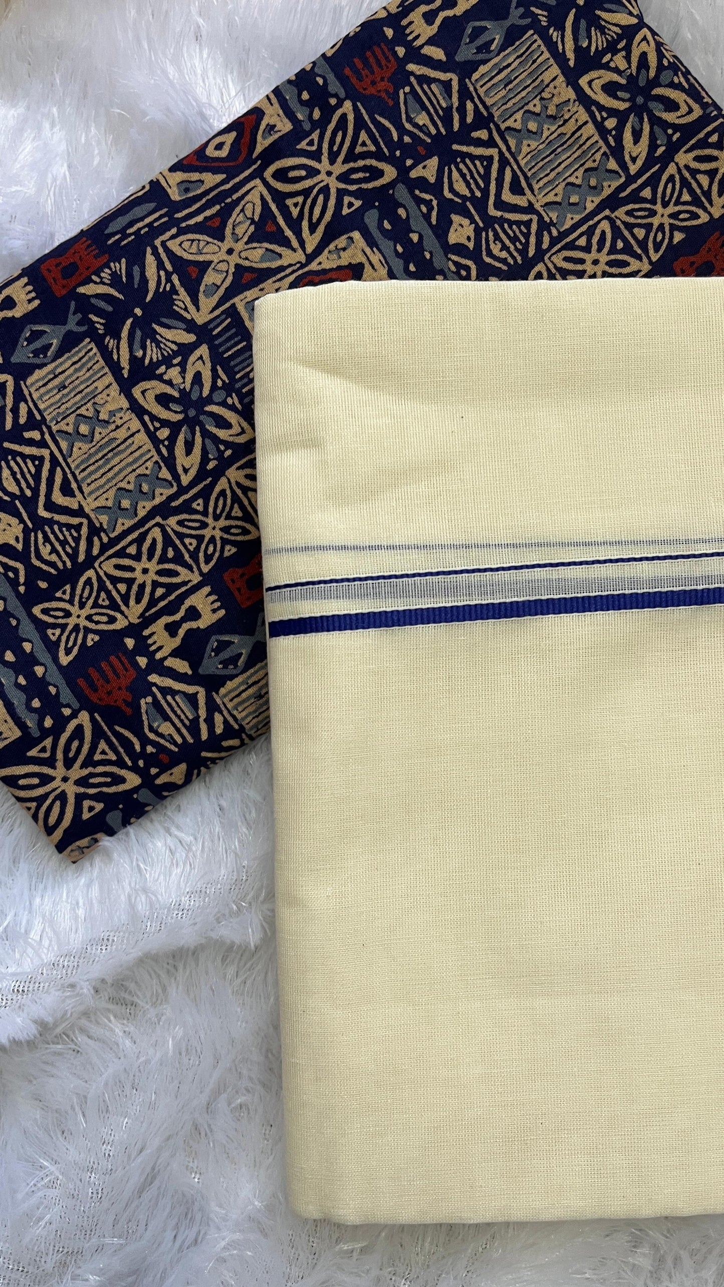 Puliyilakara – Kerala Set Mundu with Royal Blue Border & Blouse