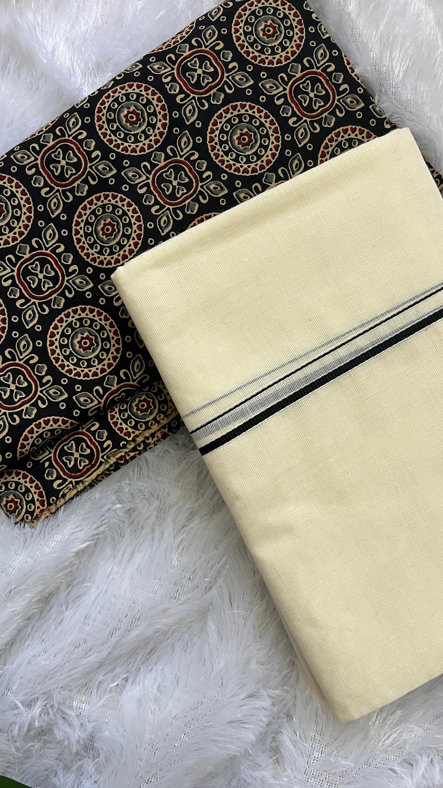 Puliyilakara – Kerala Set Mundu with Black Border & Blouse