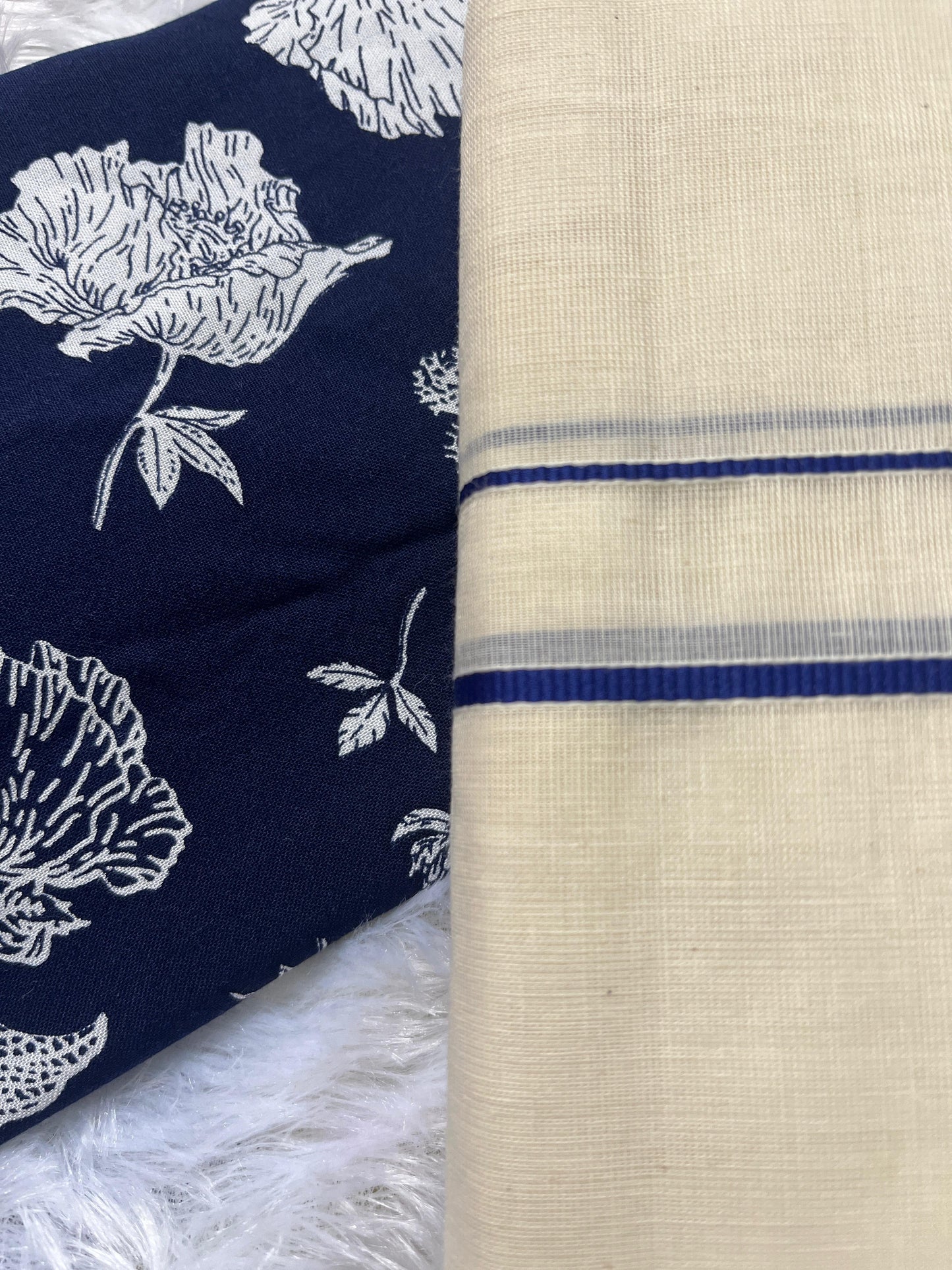 Puliyilakara – Kerala Set Mundu with Royal Blue Border & Blouse