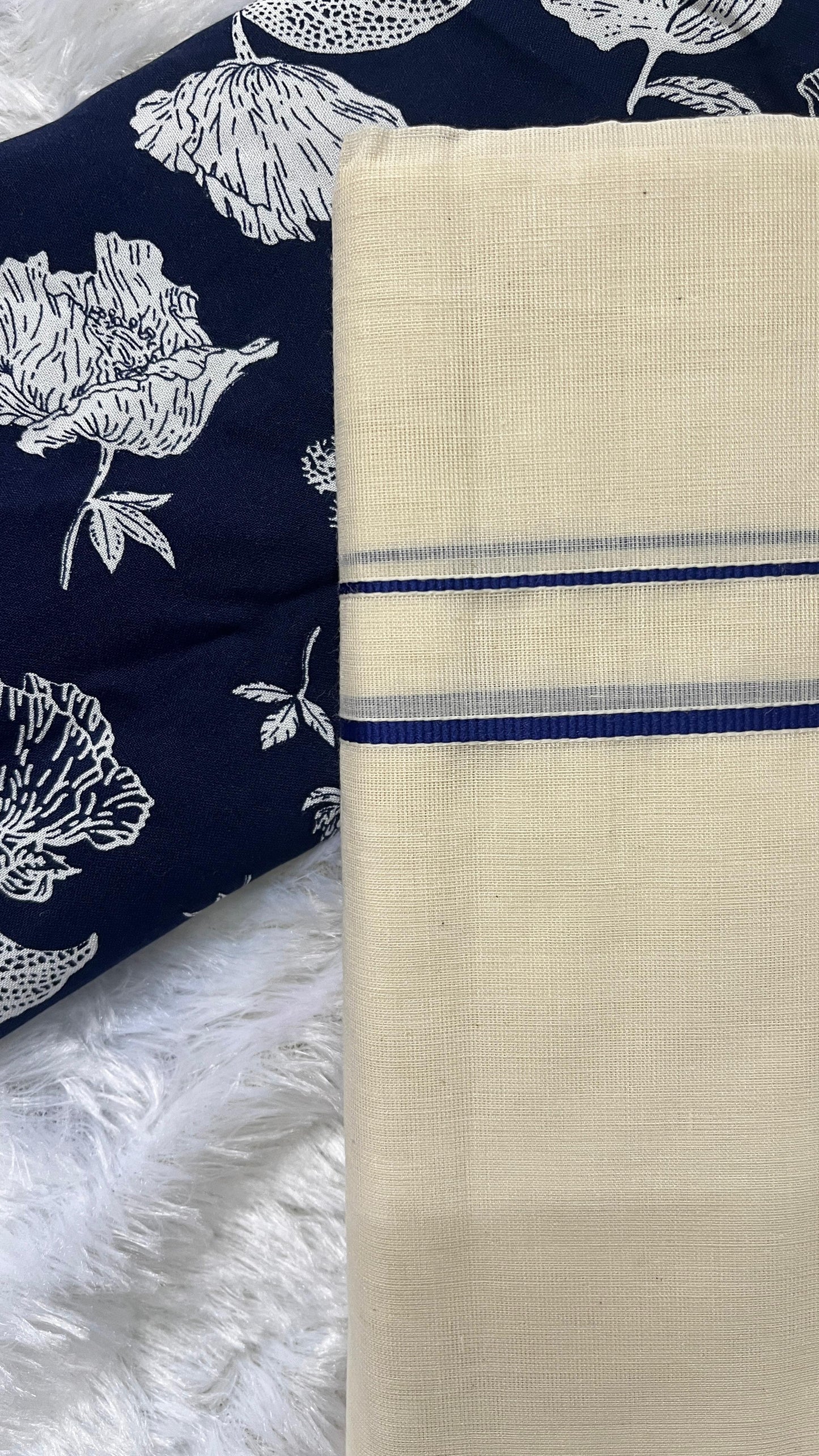 Puliyilakara – Kerala Set Mundu with Royal Blue Border & Blouse