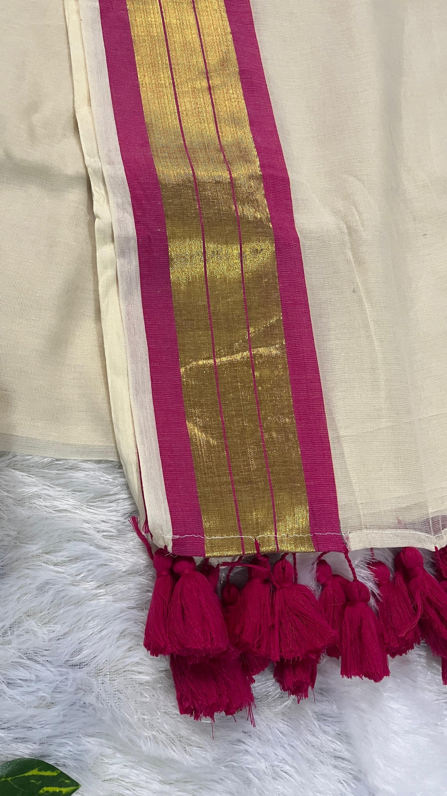 Mul Cotton Rani Pink Saree with Kasavu border