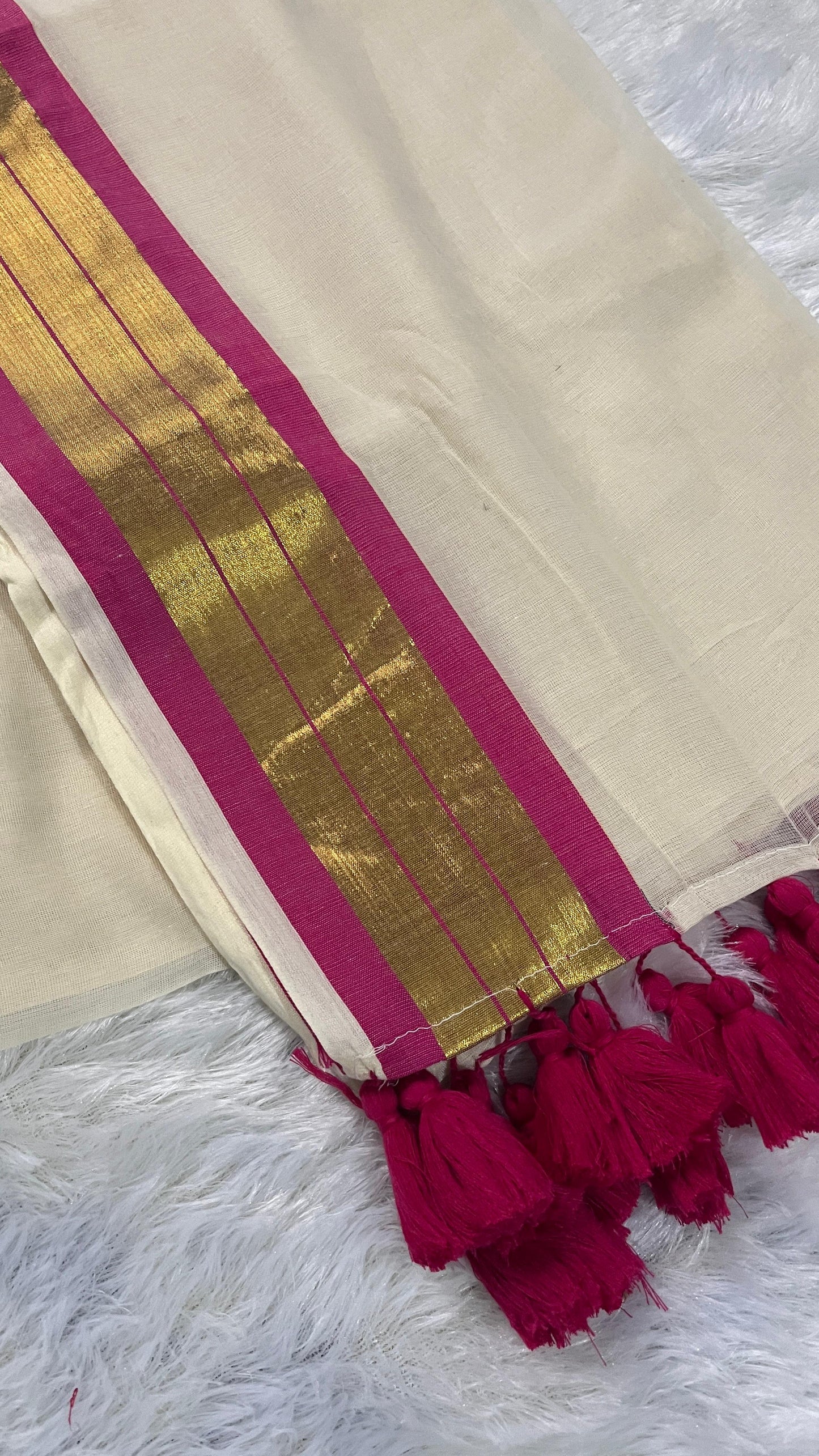 Mul Cotton Rani Pink Saree with Kasavu border
