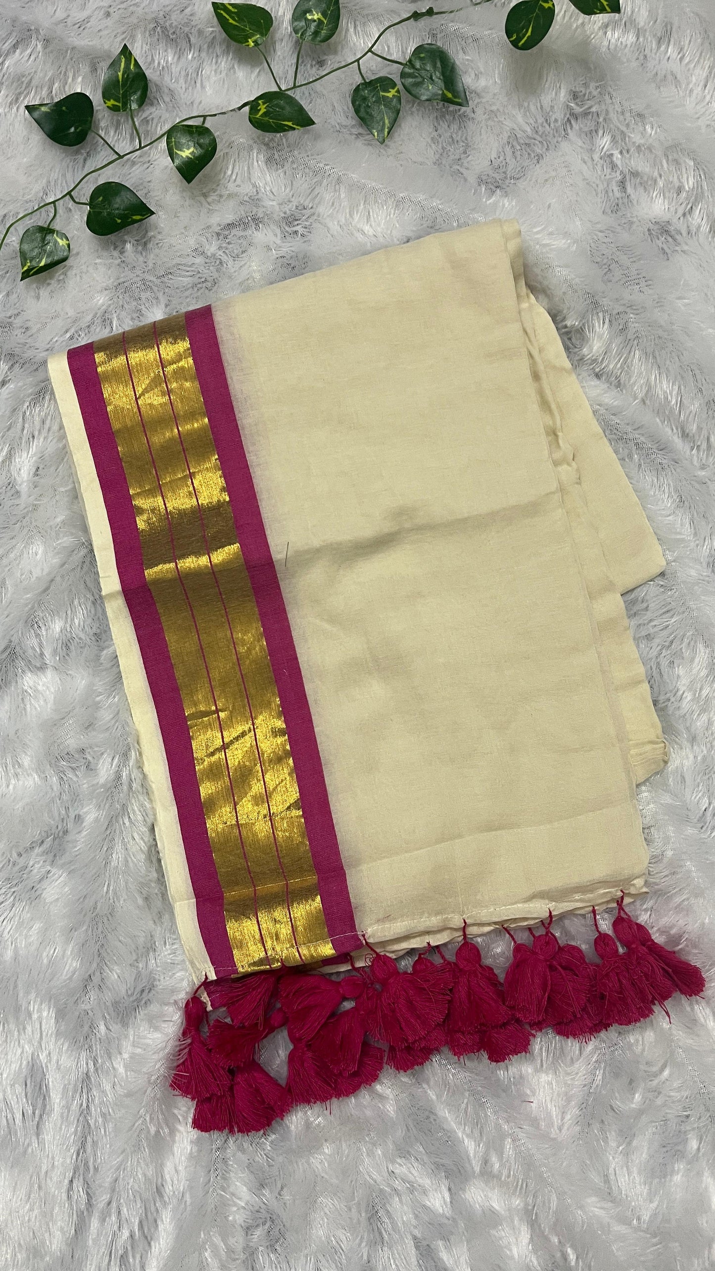 Mul Cotton Rani Pink Saree with Kasavu border