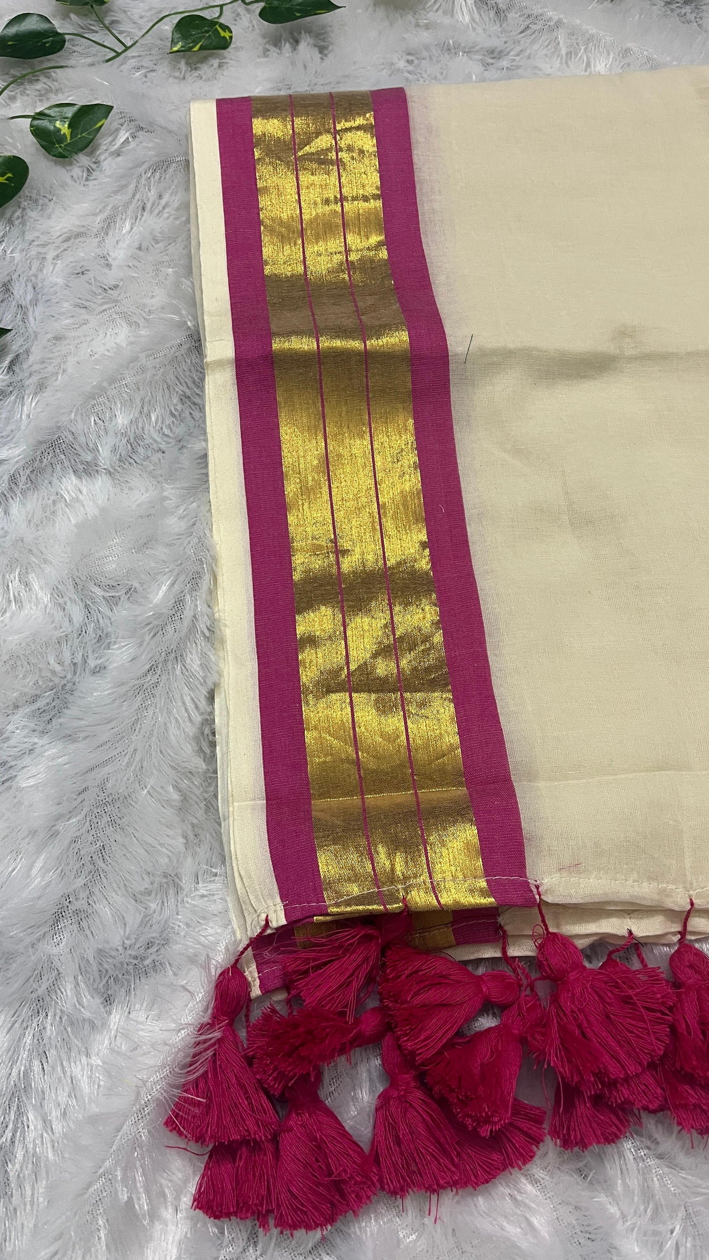 Mul Cotton Rani Pink Saree with Kasavu border